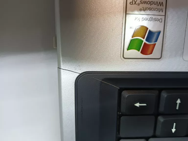 LAPTOP FUJITSU SIEMIENS AMILO A1640 OPIS