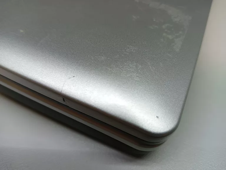 LAPTOP FUJITSU SIEMIENS AMILO A1640 OPIS