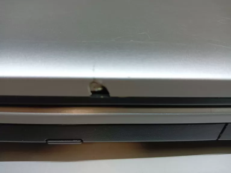 LAPTOP FUJITSU SIEMIENS AMILO A1640 OPIS