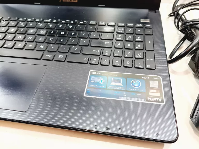 LAPTOP ASUS X501A/ I5-3210M/ 4GB/ 240GB/ WIN10