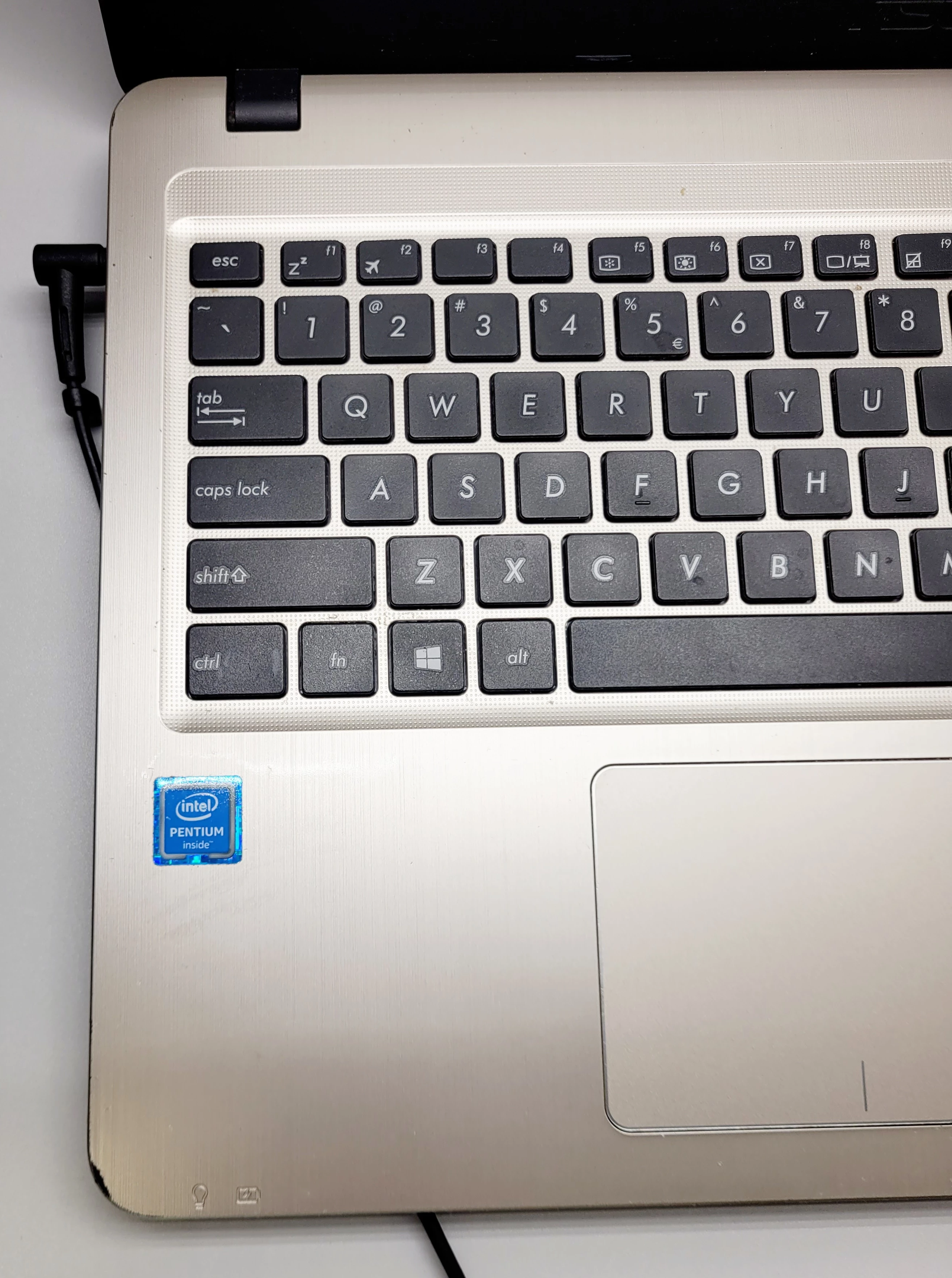 laptop-asus-r540s-opis-rozdzielczosc-px-1366-x-768