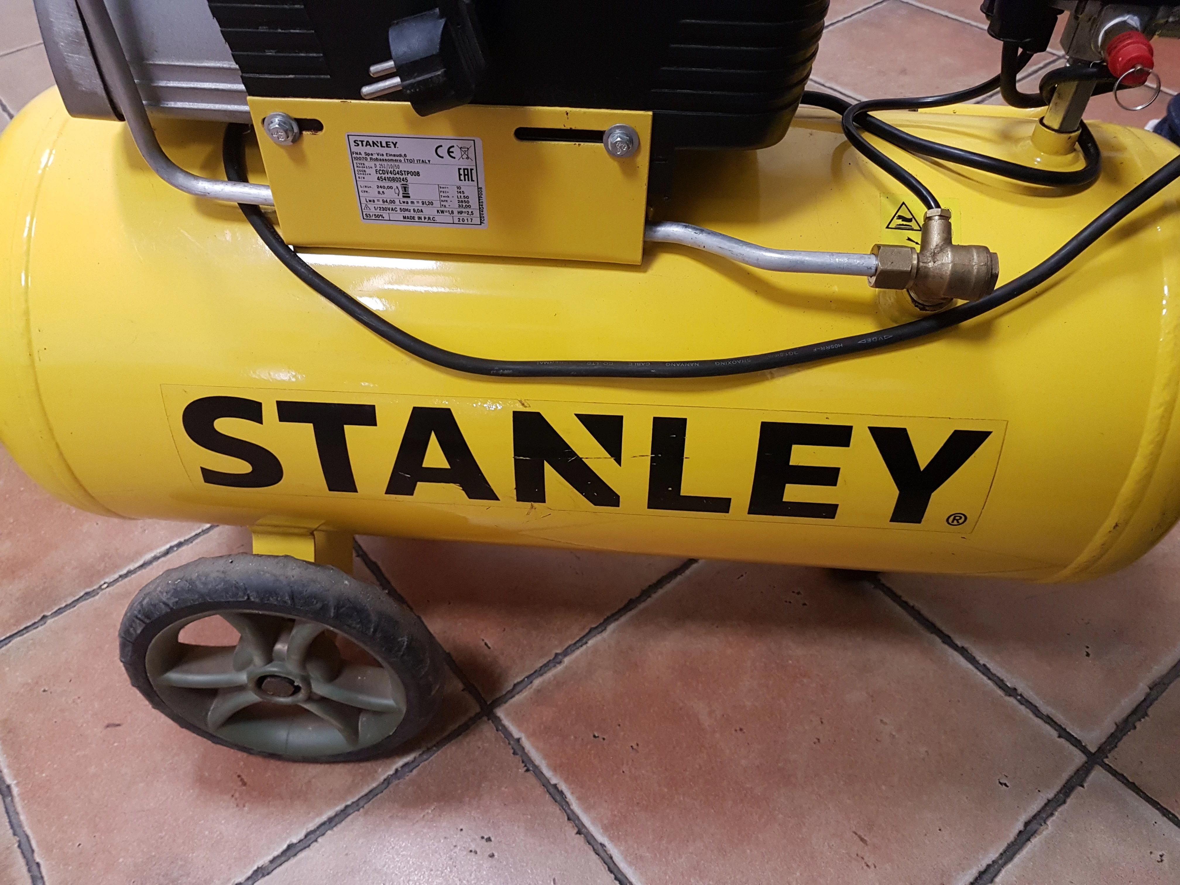 kompresor-stanley-d251-10-50-pojemnosc-zbiornika-50