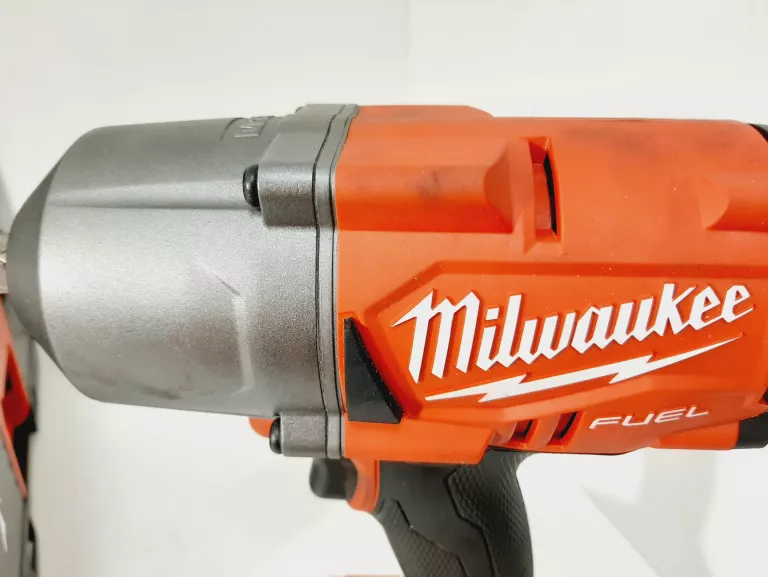 klucz-udarowy-milwaukee-m18-fhiwf12-zasilanie-akumulatorowe