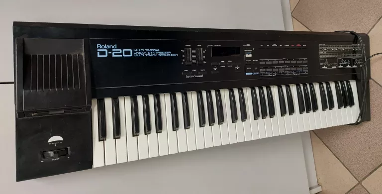 SYNTEZATOR ROLAND D-20