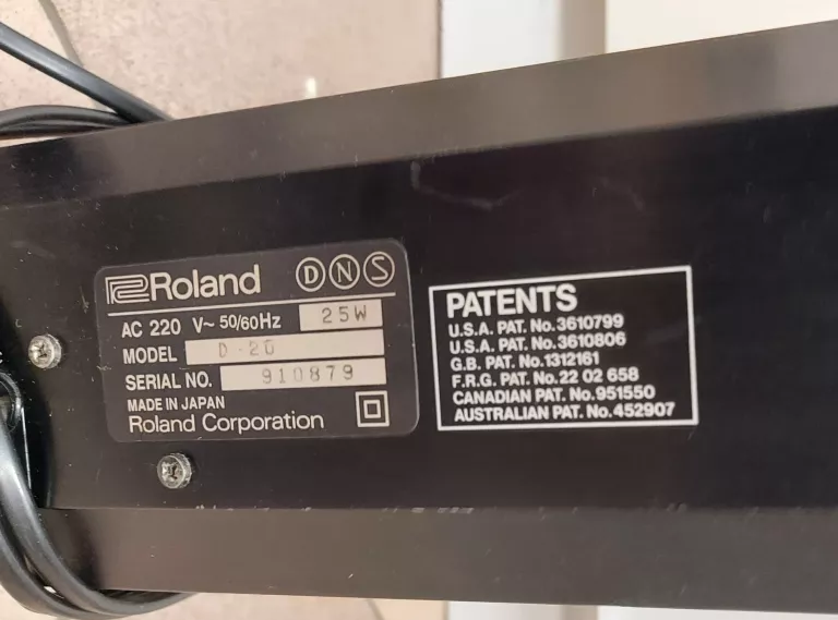 SYNTEZATOR ROLAND D-20