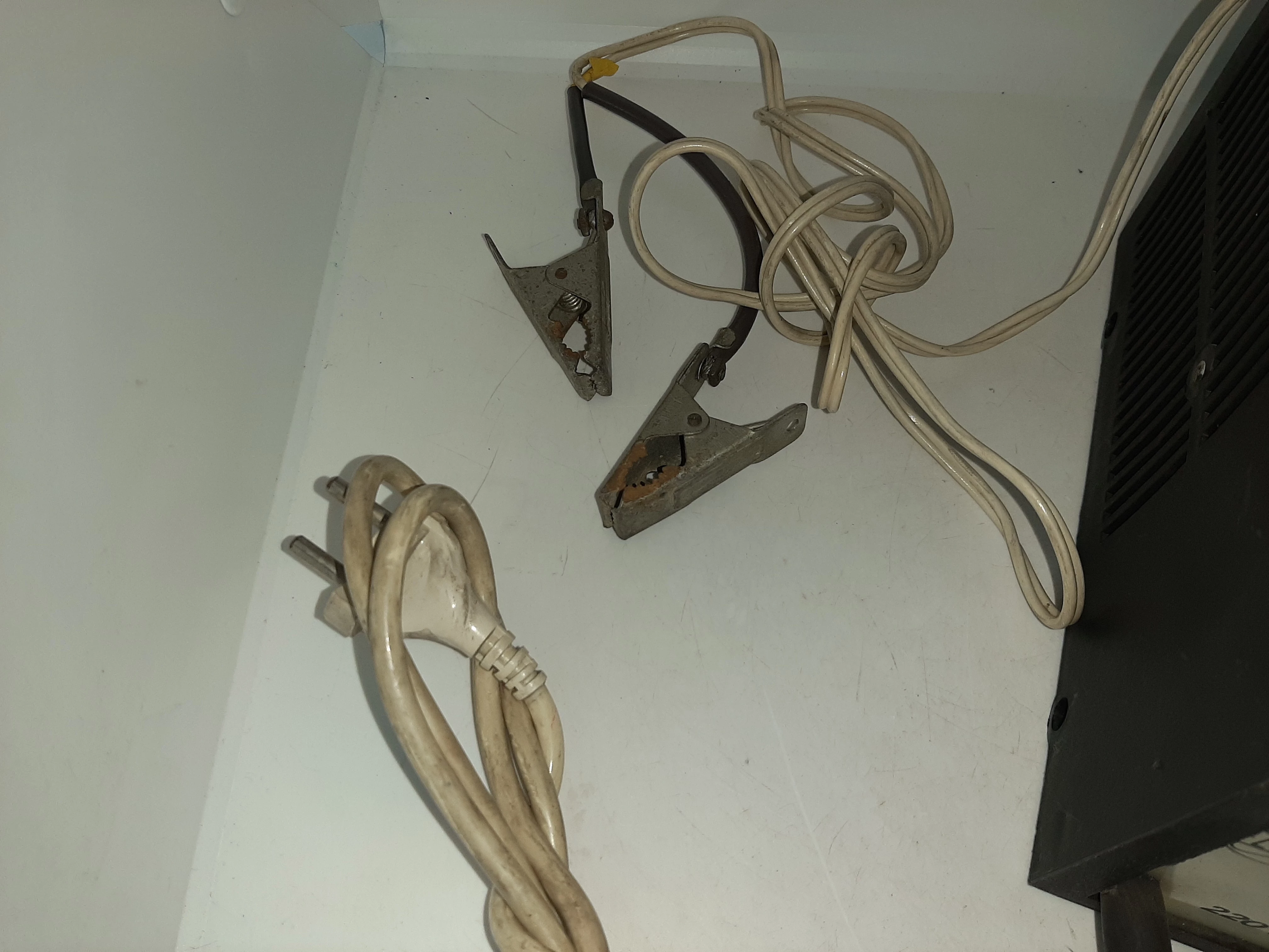 prostownik-samochodowy-eltron-bu-126-uszkodzony-ean-gtin-5902628701008