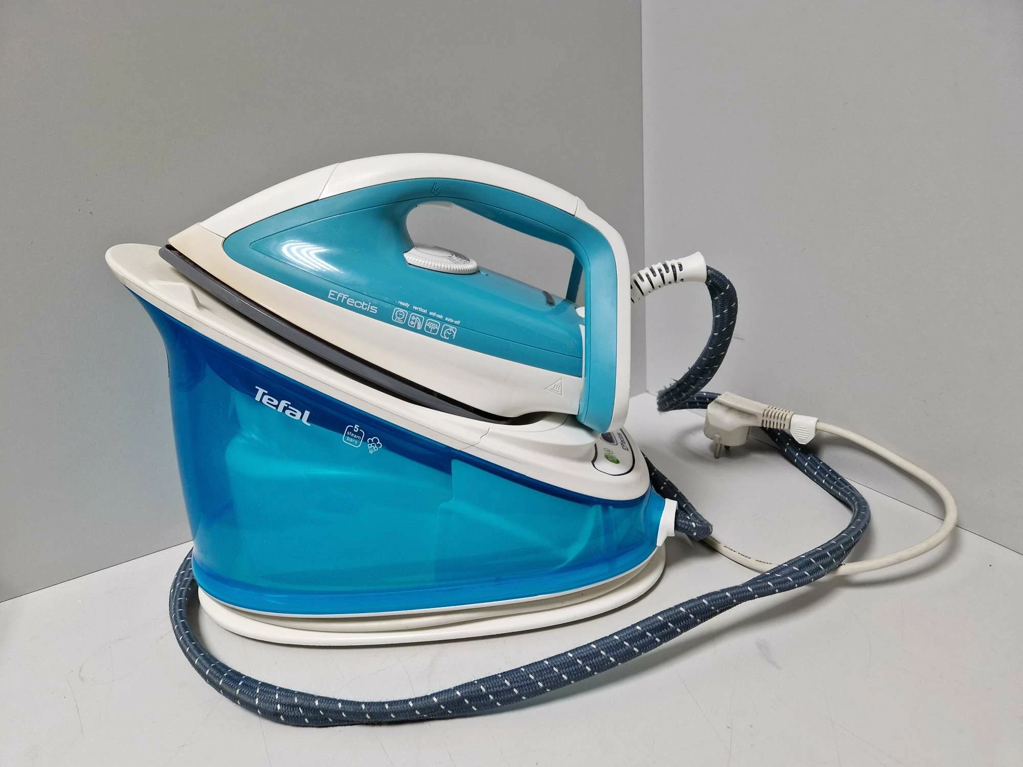 stacja-parowa-tefal-gv6720-niesprawna-kolor-dominujacy-zielony