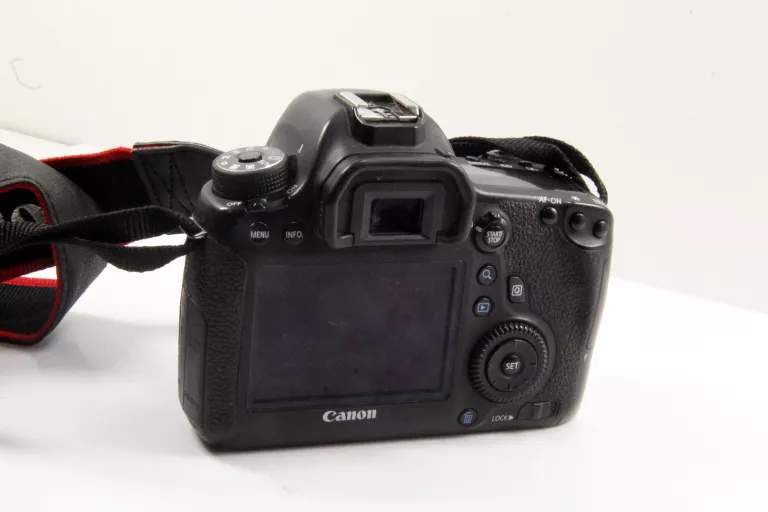 aparat-canon-eos-6d-ds126401-rozmiar-matrycy-pelna-klatka