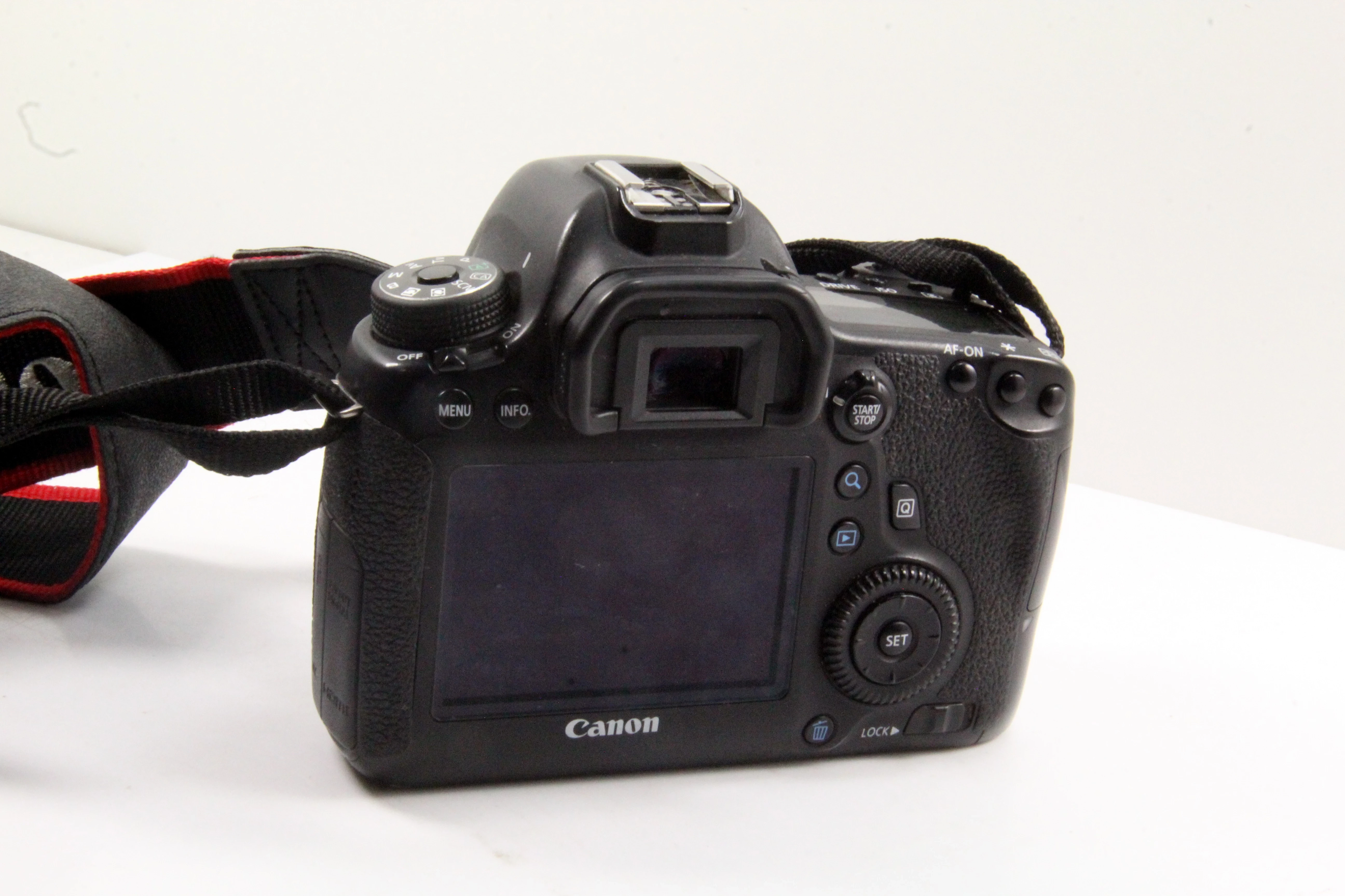 aparat-canon-eos-6d-ds126401-rozmiar-matrycy-pelna-klatka