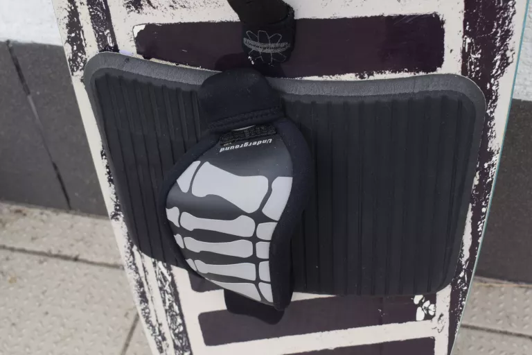 deska-wakeboard-underground-flx-22-120cm-kolor-dominujacy-zolcie