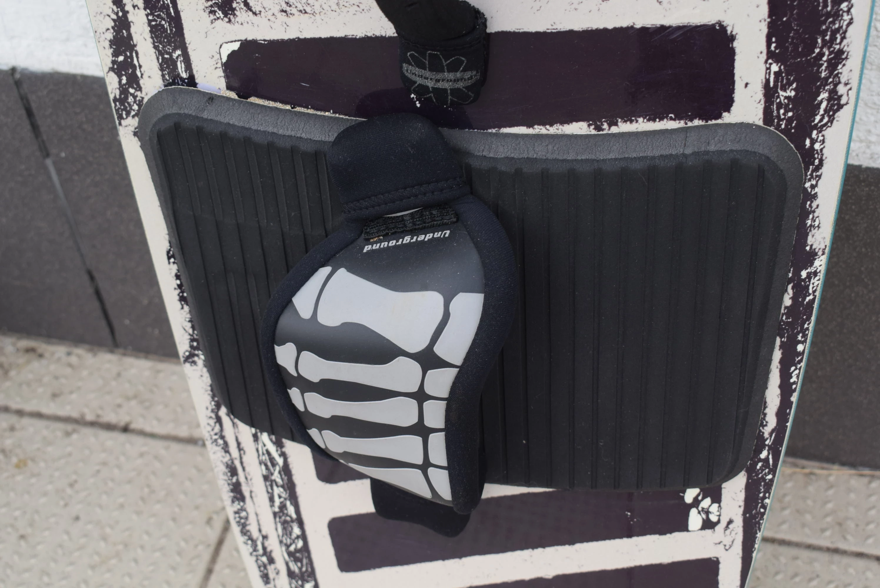 deska-wakeboard-underground-flx-22-120cm-kolor-dominujacy-zolcie