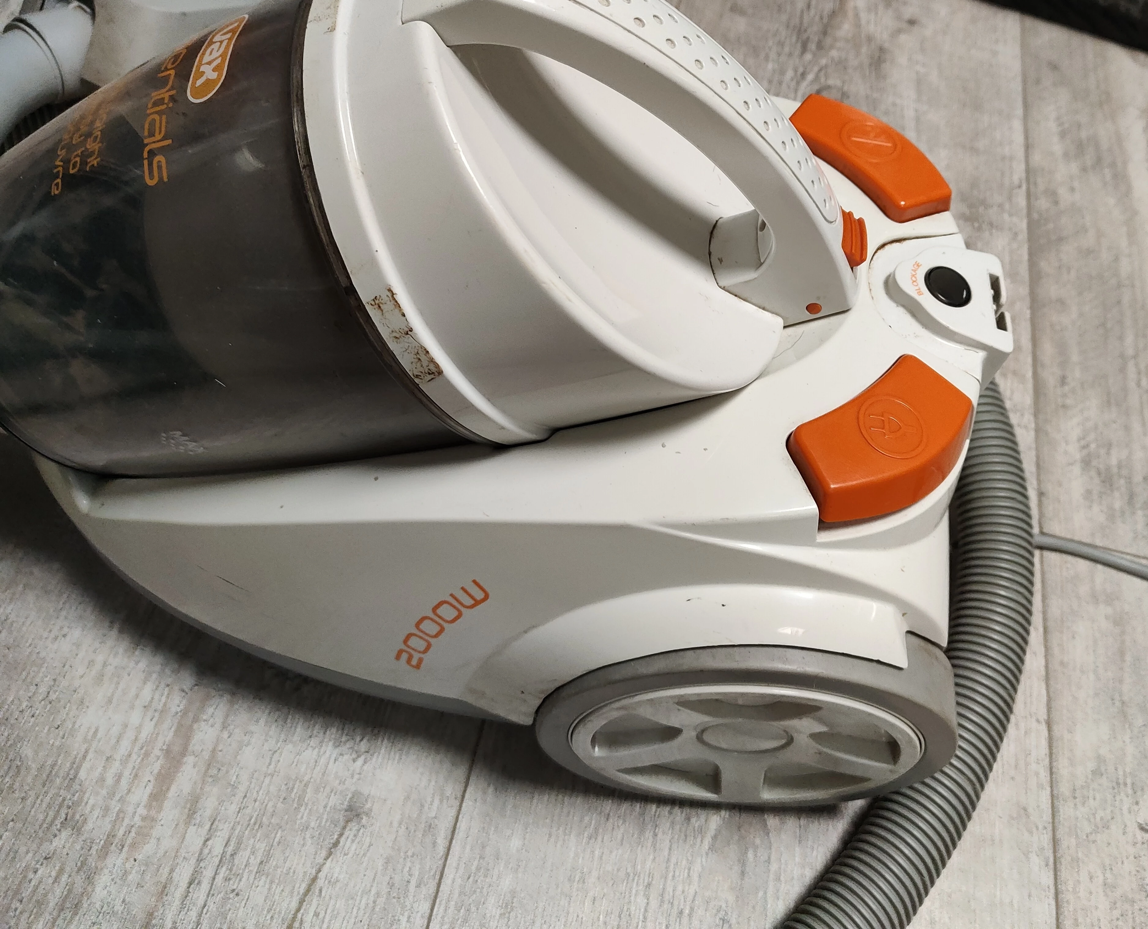 odkurzacz-bezworkowy-vax-vec-101-marka-vax