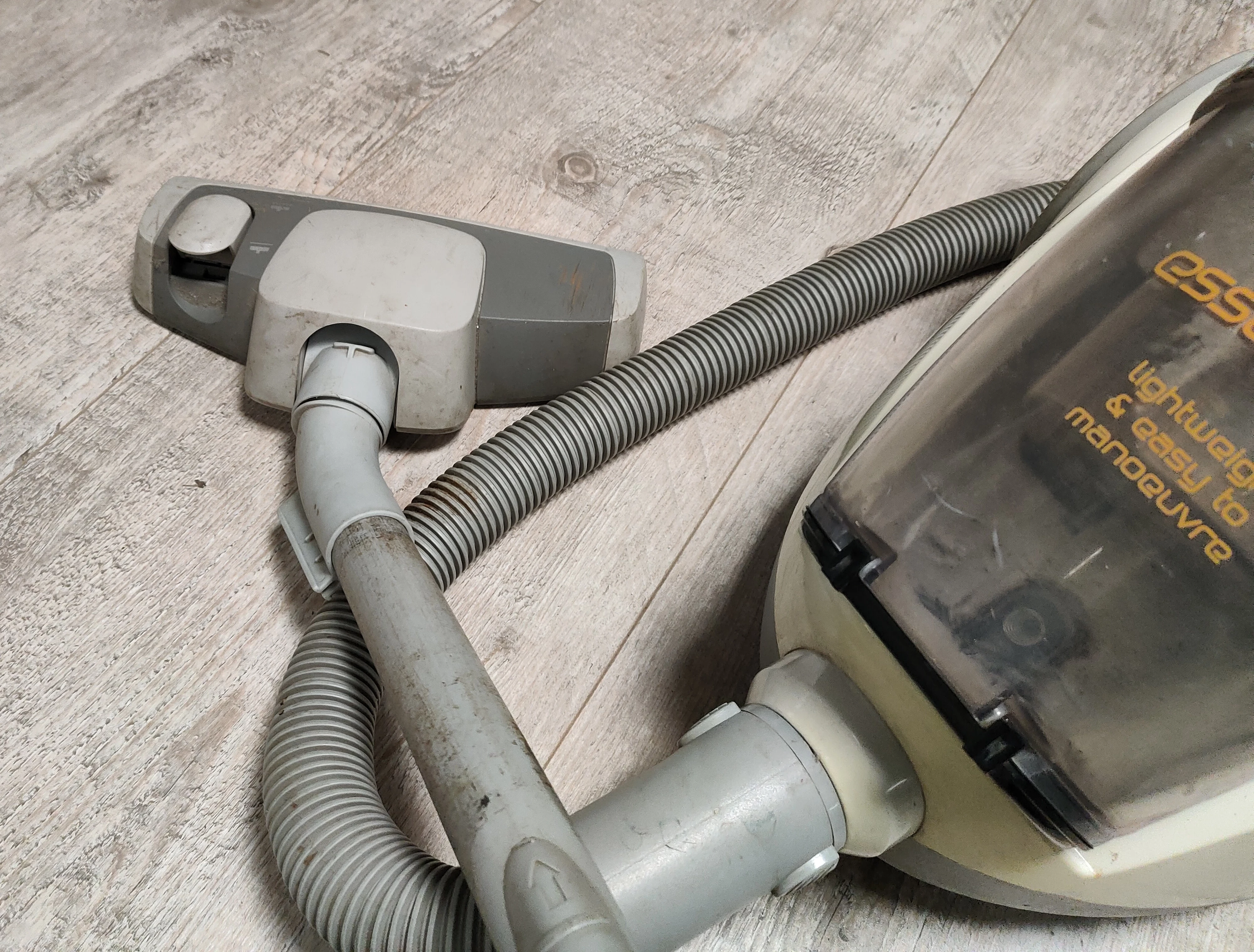 odkurzacz-bezworkowy-vax-vec-101-moc-2000