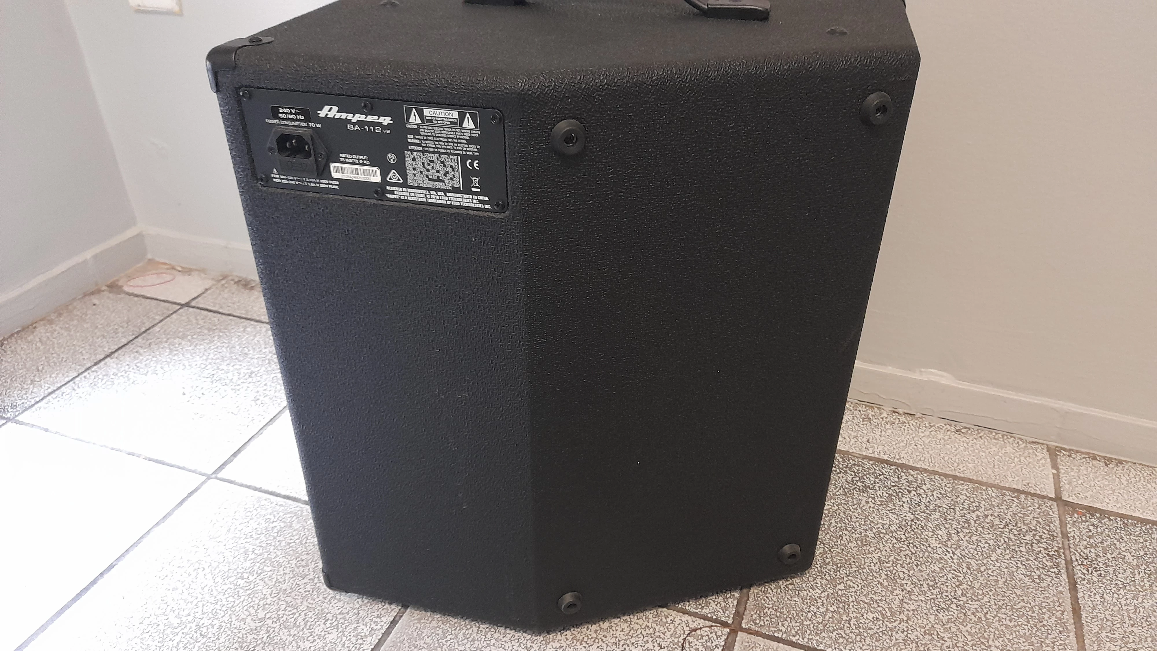 wzmacniacz-basowy-ampeg-ba-112-karton-product-id