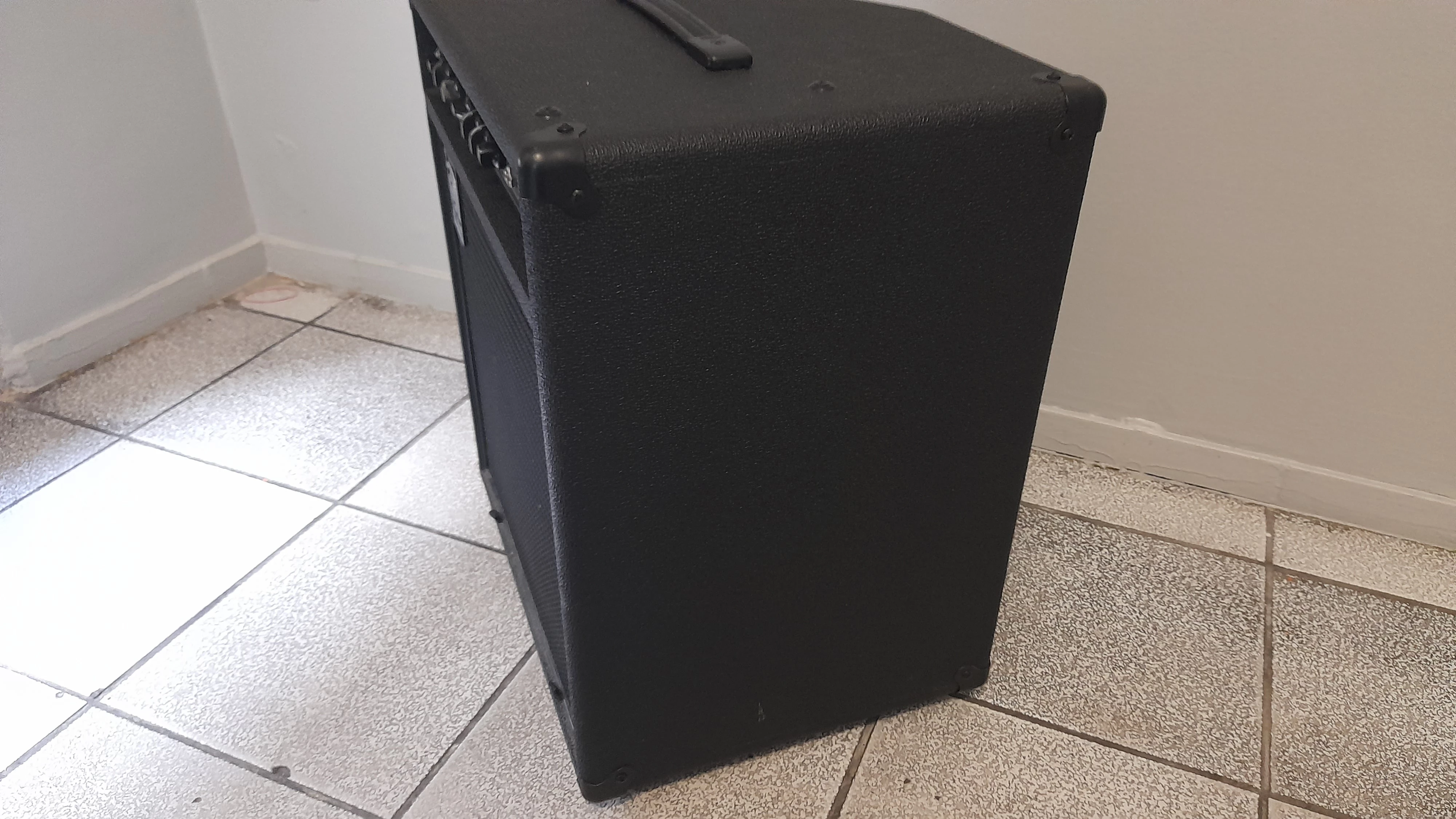 wzmacniacz-basowy-ampeg-ba-112-karton-marka-ampeg