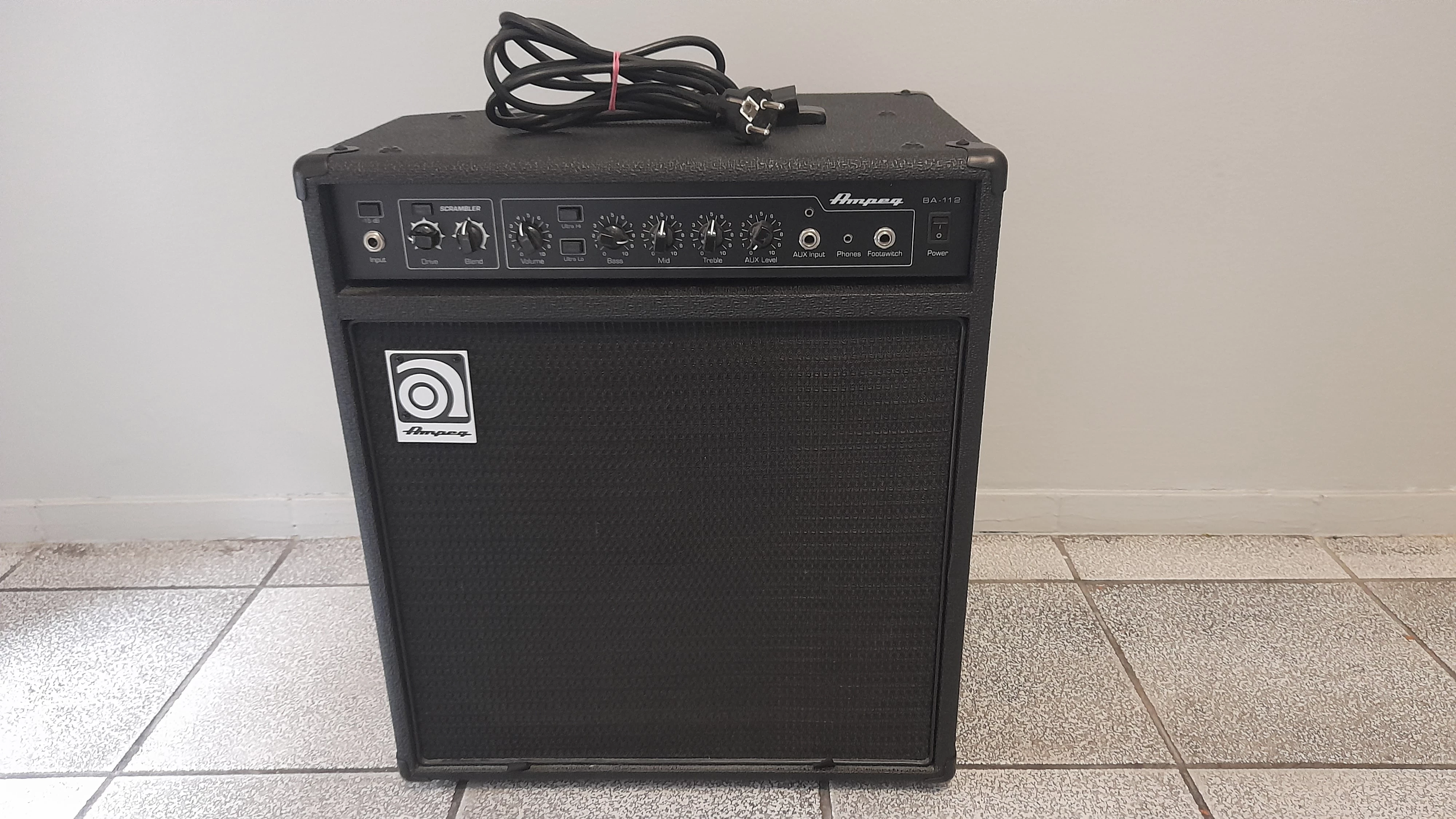wzmacniacz-basowy-ampeg-ba-112-karton-targowa-7-sosnowiec