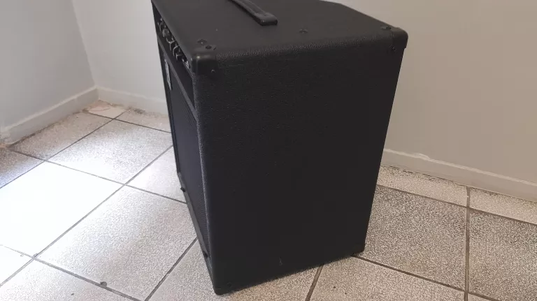 wzmacniacz-basowy-ampeg-ba-112-karton-marka-ampeg