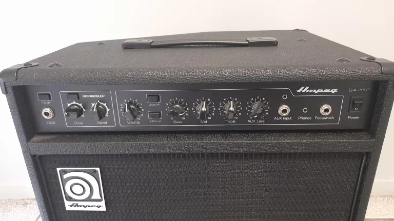 wzmacniacz-basowy-ampeg-ba-112-karton-stan-uzywany