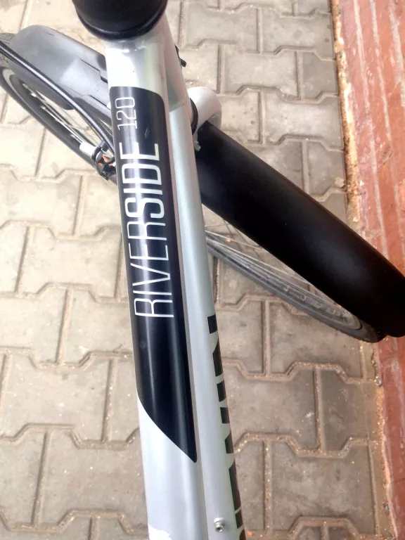 rower-trekkingowy-riverside-120-btwin-decathlon-kolor-szary