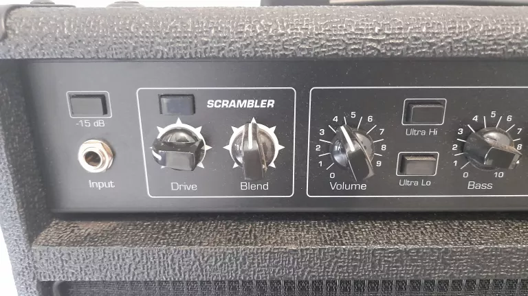 wzmacniacz-basowy-ampeg-ba-112-karton-kod-producenta-0000