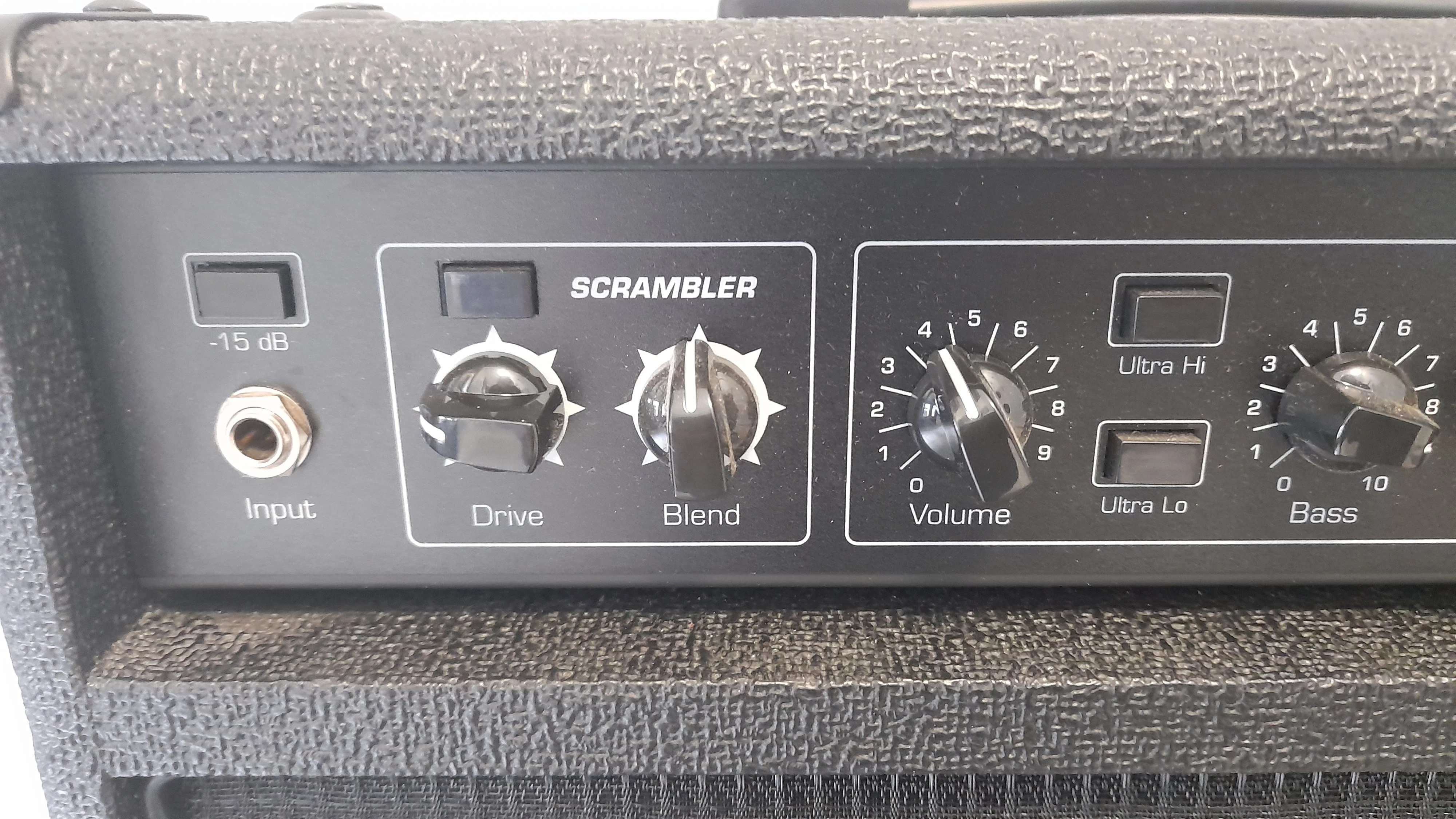 wzmacniacz-basowy-ampeg-ba-112-karton-kod-producenta-0000