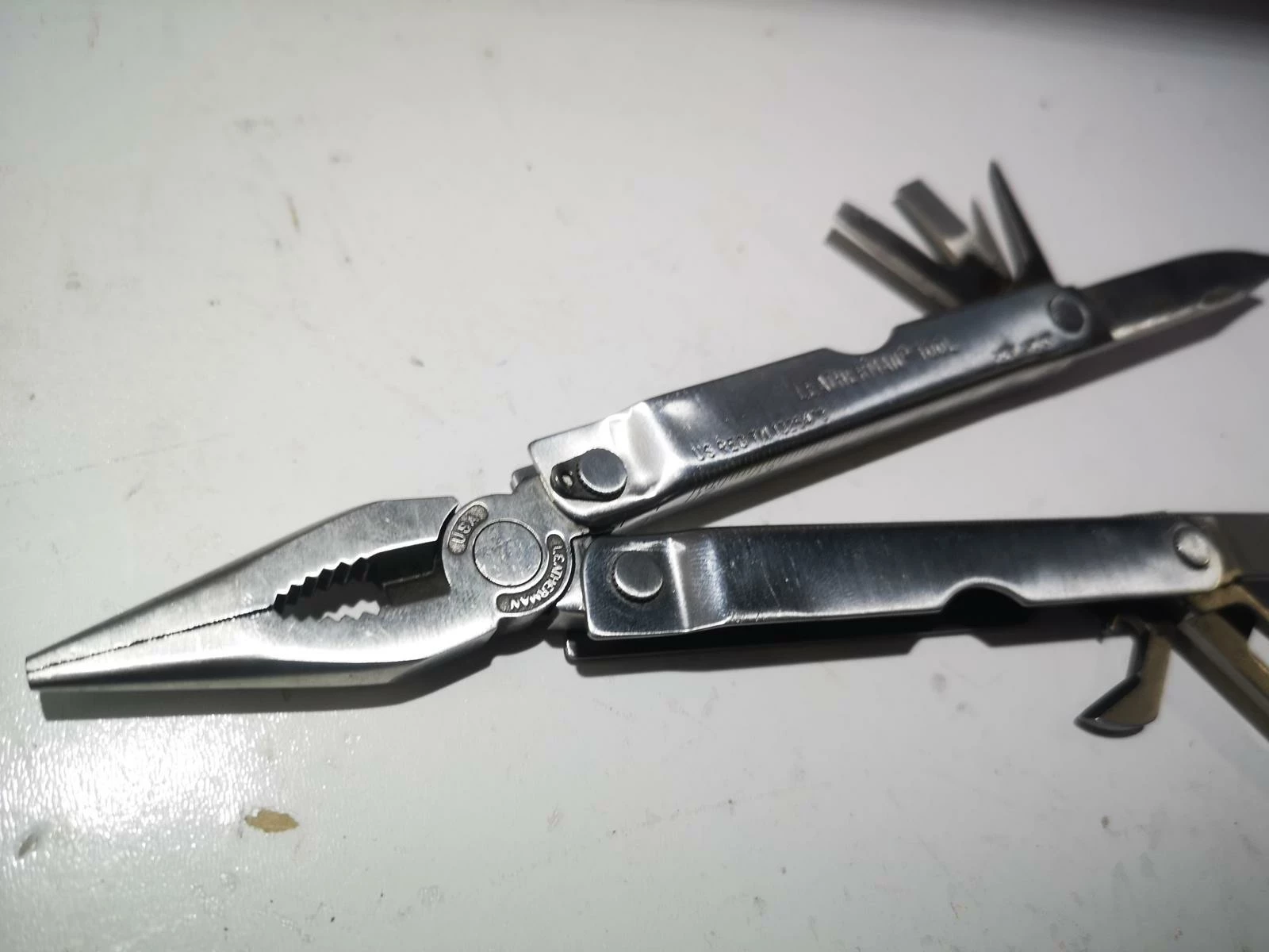 multitool-leatherman-tool-us-reg-tm-1325473-liczba-dodatkowych-narzedzi-1