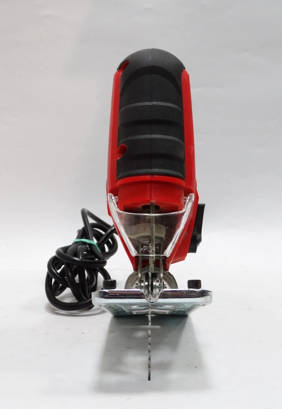 wyrzynarka-elektryczna-600-w-regulacja-hecht-1546-mocowanie-brzeszczotu-chwyt-typu-t