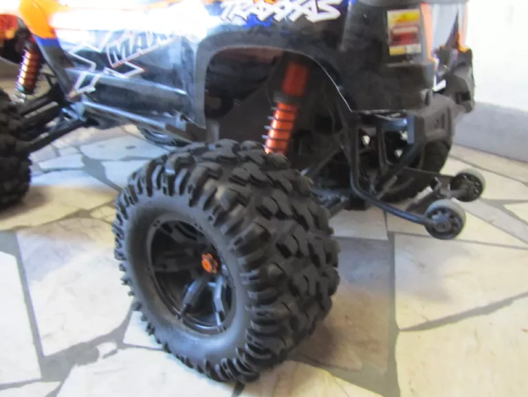 AUTO STEROWANE TRAXXAS X-MAXX 8S 4WD DUZY SZYBKI