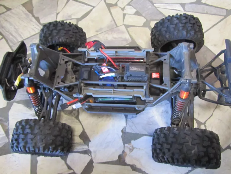 AUTO STEROWANE TRAXXAS X-MAXX 8S 4WD DUZY SZYBKI