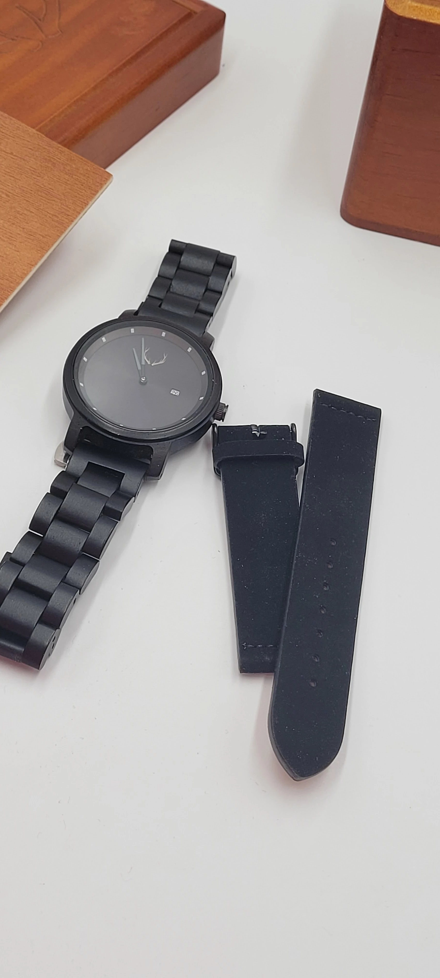 zegarek-drewniany-woodison-wood-watch-heban-ksztalt-koperty-okragla