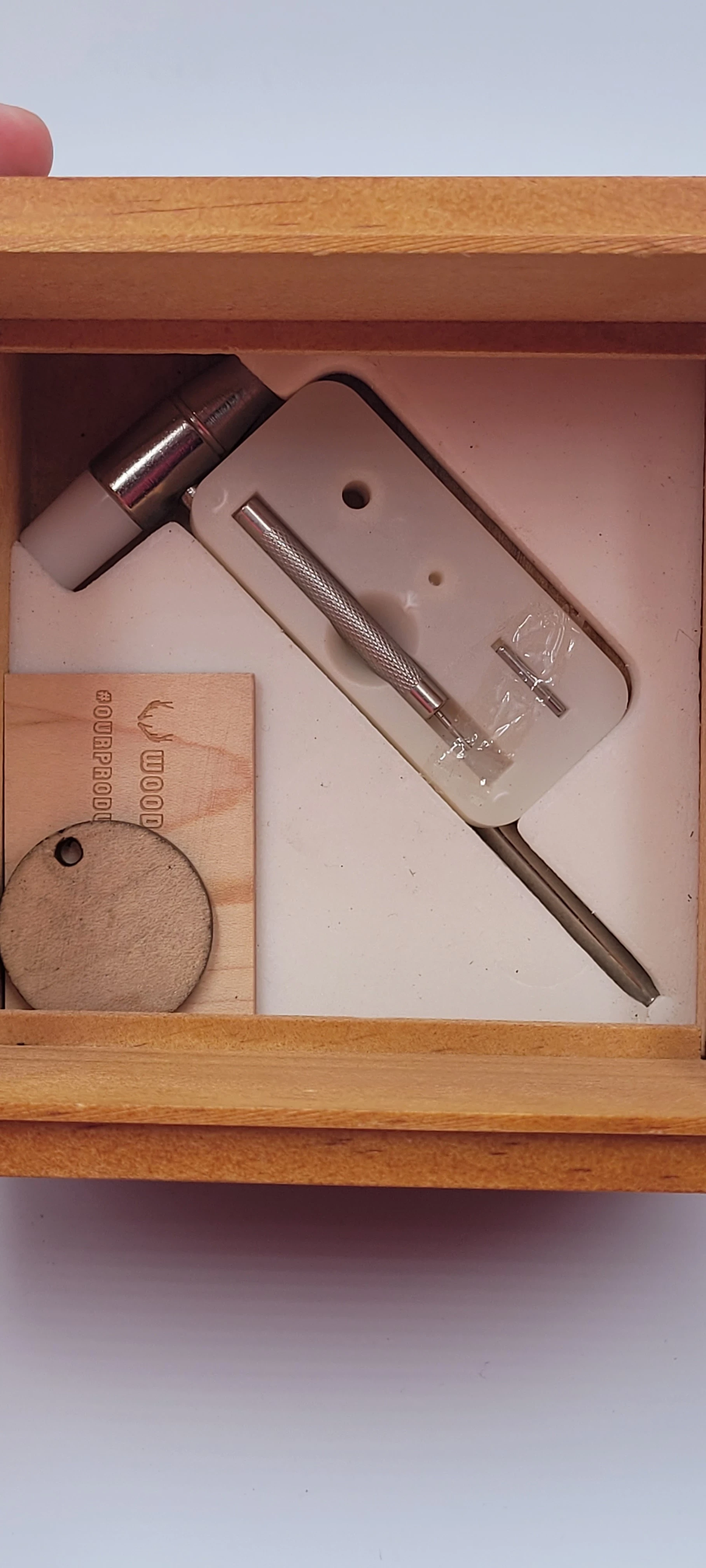 zegarek-drewniany-woodison-wood-watch-heban-mechanizm-kwarcowy