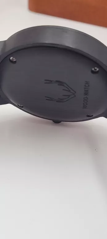 zegarek-drewniany-woodison-wood-watch-heban-typ-nareczny
