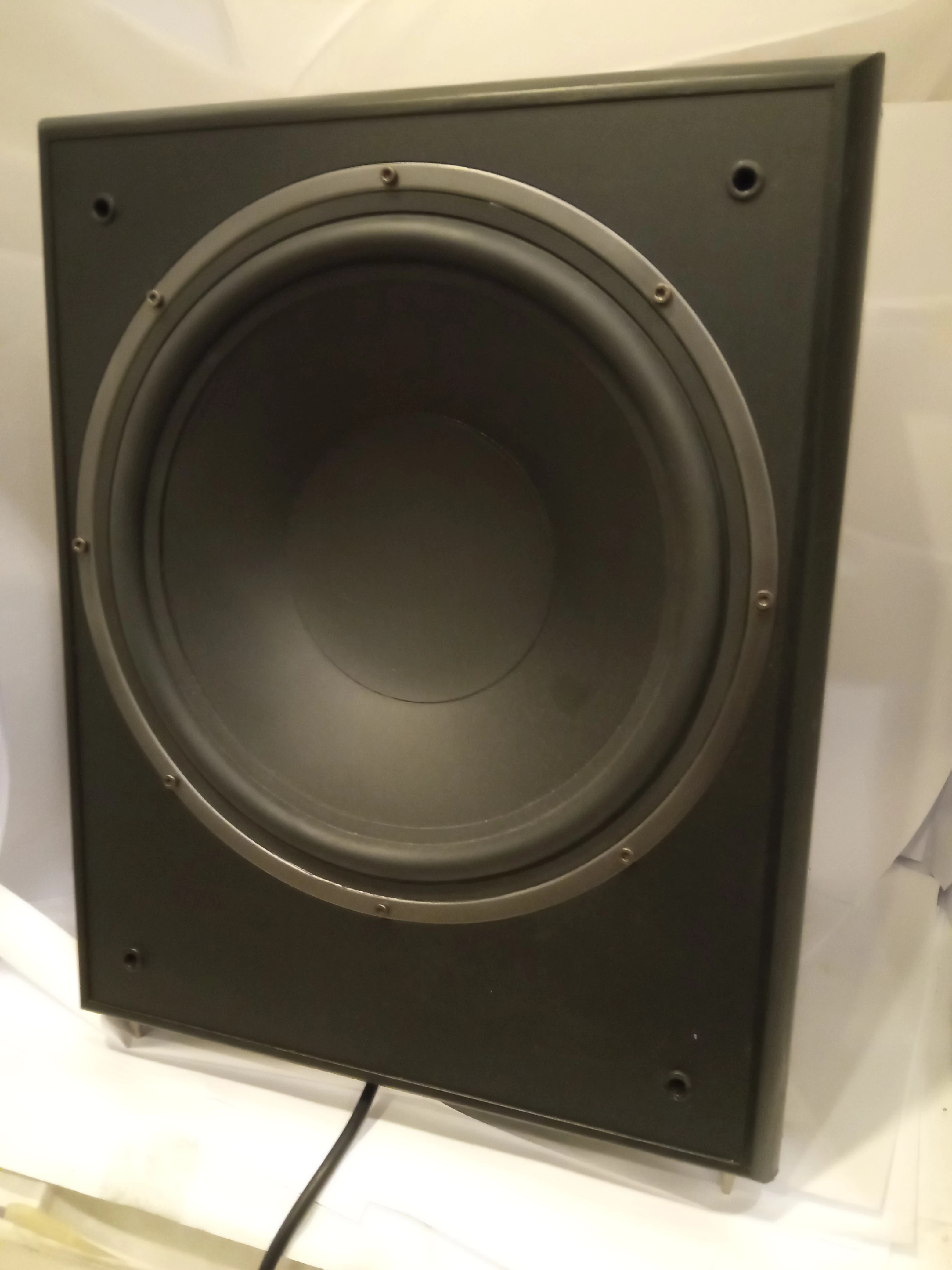subwoofer-aktywny-magnat-signature-sub-302a-i-armii-wojska-polskiego-10e-kolobrzeg