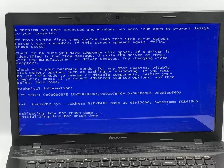LENOVO G710 4GB/I5/ WIN7/ 1TB BLUE SCREEN