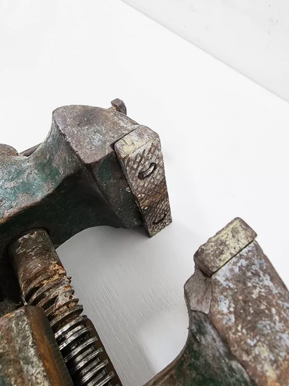 stare-imadlo-slusarskie-8kg-80mm-rodzaj-imadla-stolowe