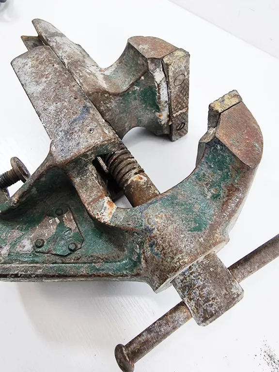 stare-imadlo-slusarskie-8kg-80mm-marka-inna