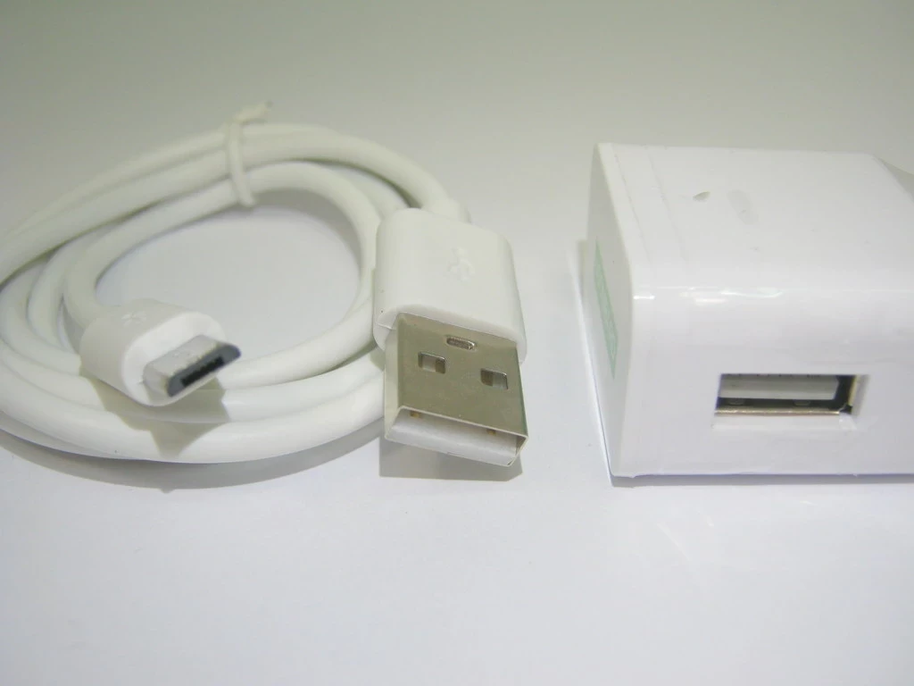 ladowarka-micro-usb-loombard-2a-kod-producenta-loombard