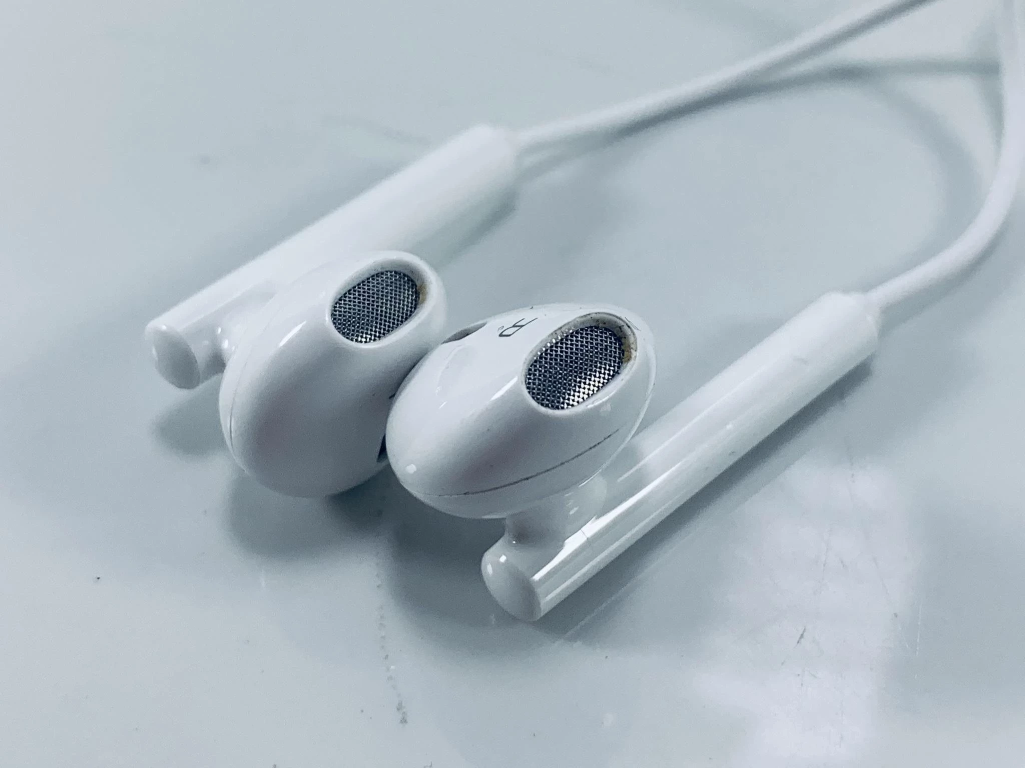 24sluchawki-douszne-biale-typ-c-ean-gtin-5901737881762