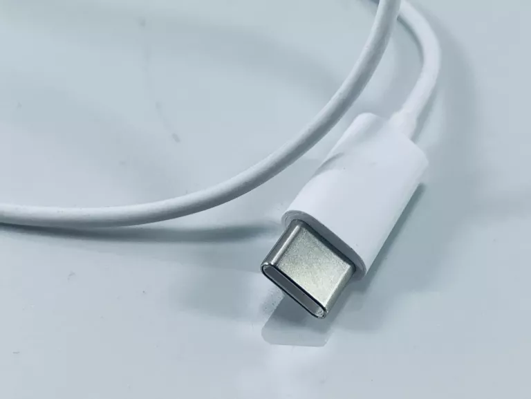 24sluchawki-douszne-biale-typ-c-kod-producenta-hr-me25