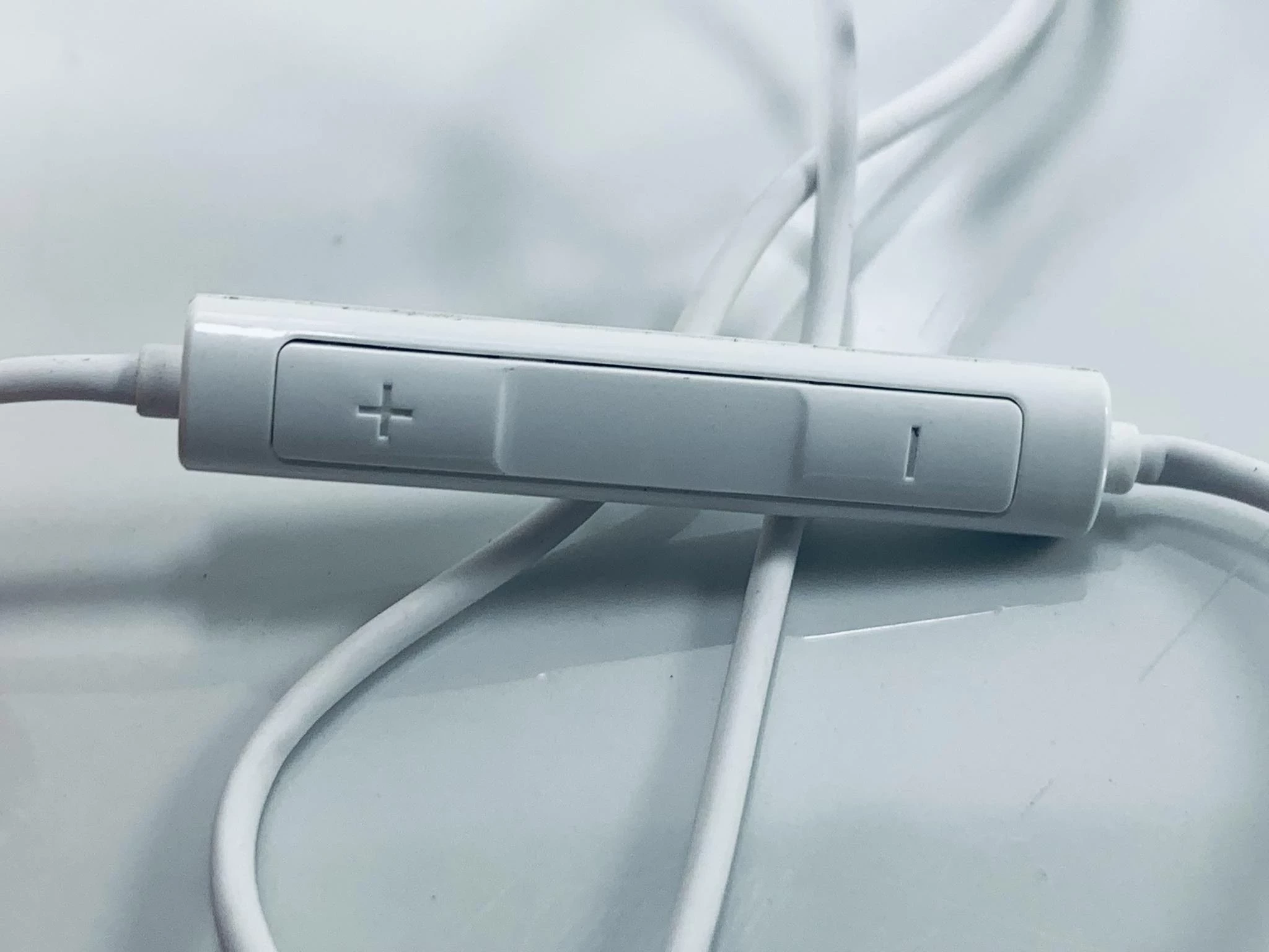 24sluchawki-douszne-biale-typ-c-kolor-dominujacy-129357-2