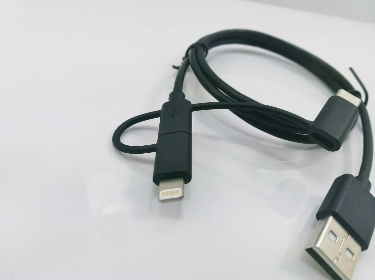 ladowarka-kabel-3w1-xqisit-prad-wyjsciowy-240000