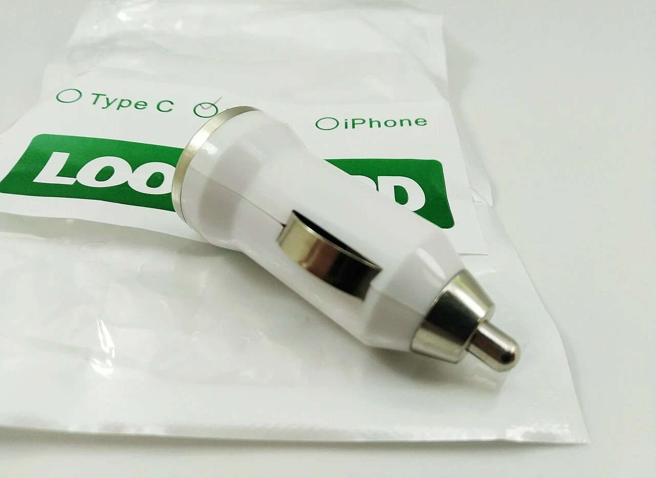 21ladowarka-samochodowa-usb-loombard-5v-1000ma-prad-wyjsciowy-4