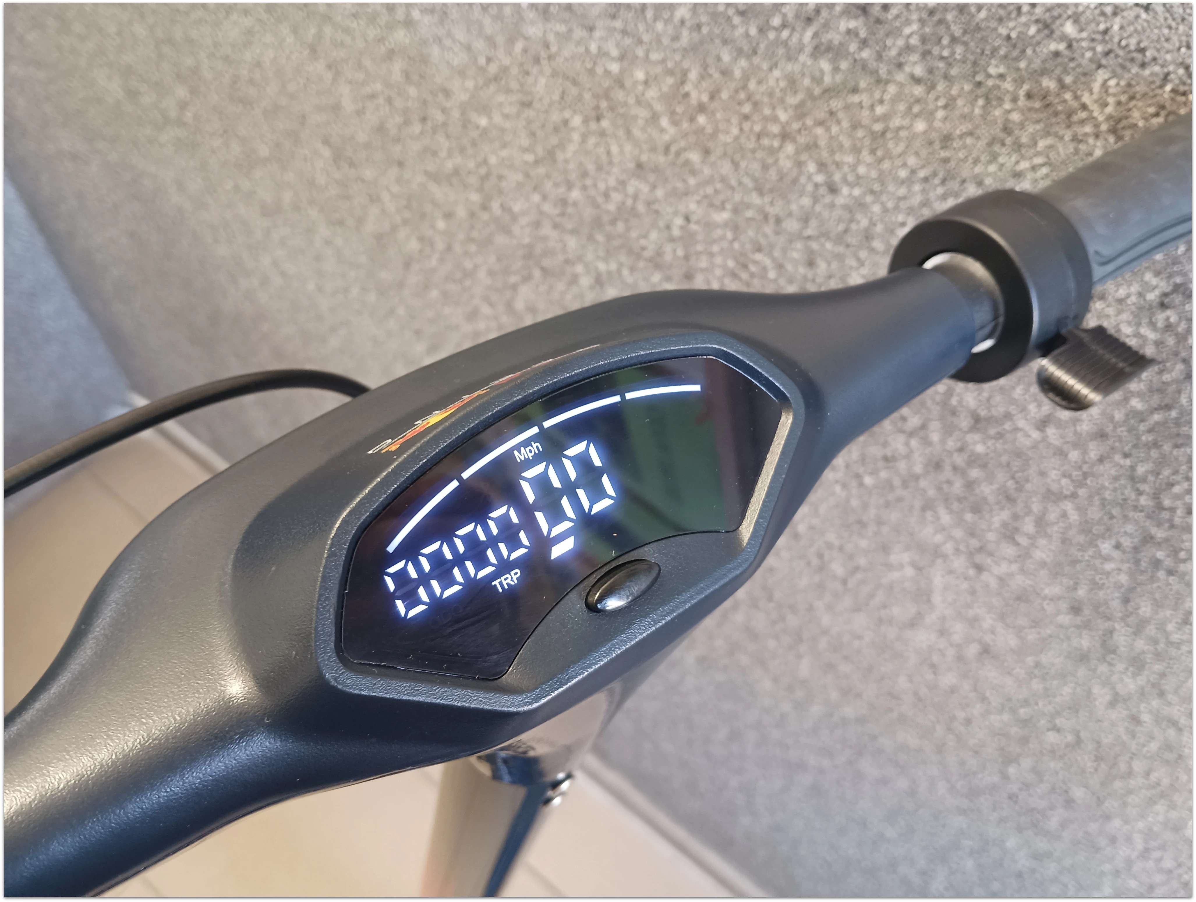 hulajnoga-elektryczna-redbull-racing-85-model-rbteen85-75