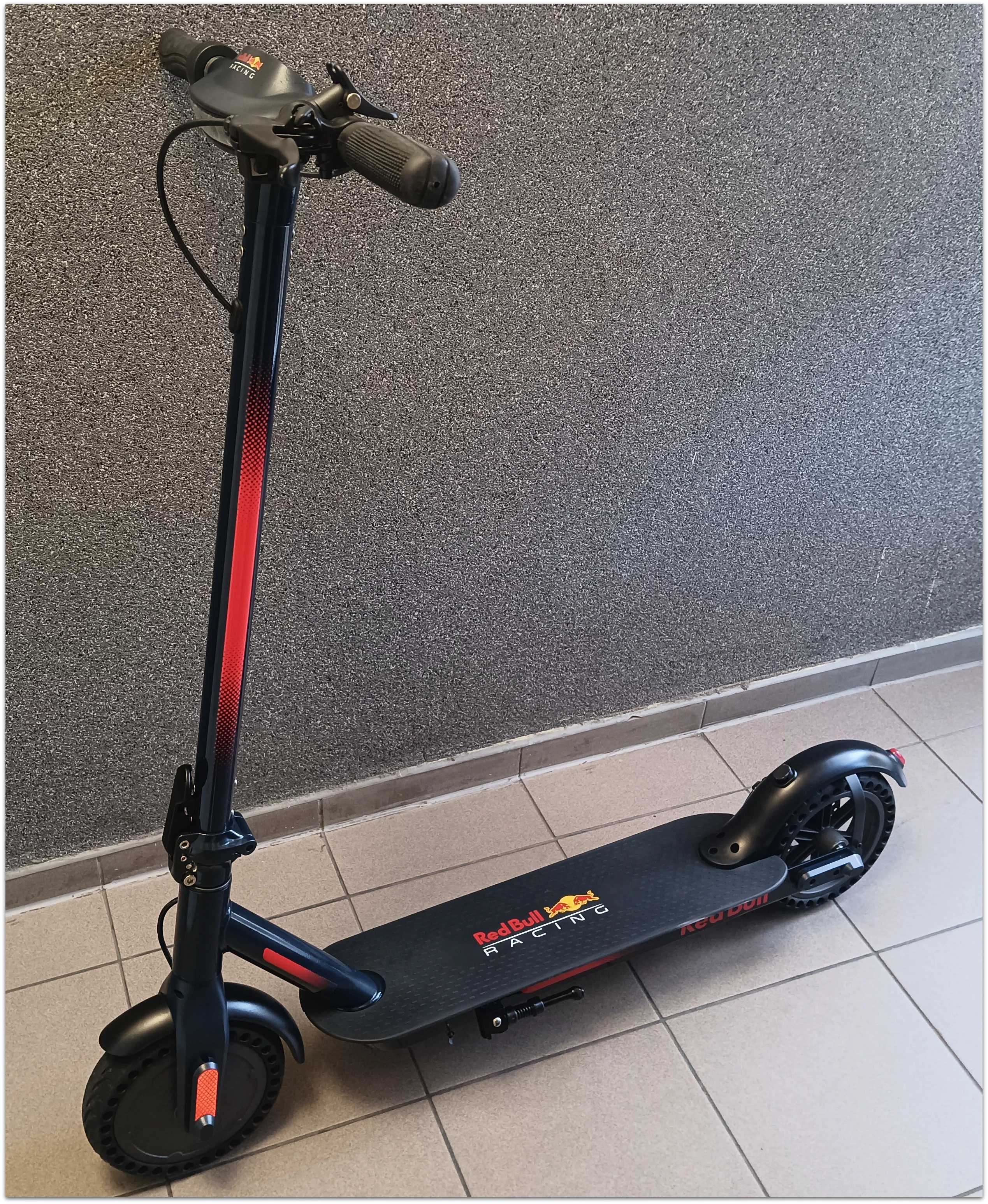 hulajnoga-elektryczna-redbull-racing-85-stan-uzywany
