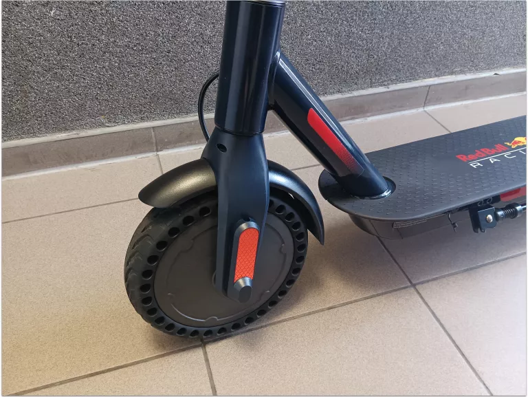 hulajnoga-elektryczna-redbull-racing-85-marka-red-bull