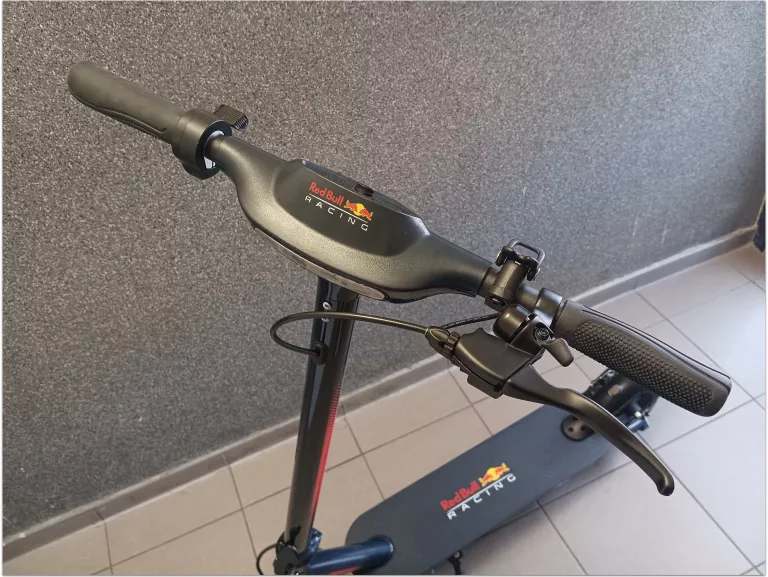 hulajnoga-elektryczna-redbull-racing-85-kolor-czarny