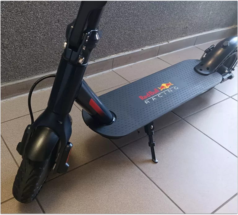 hulajnoga-elektryczna-redbull-racing-85-moc-silnika-350