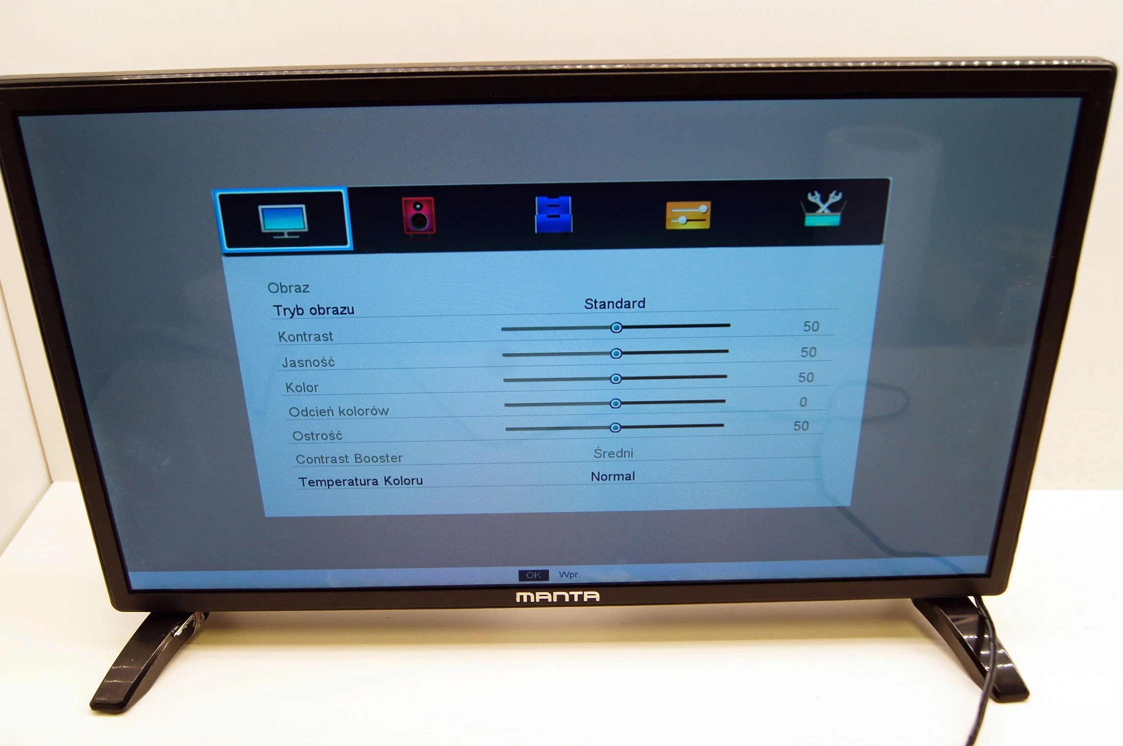 tv-manta-19-cali-led-1905-bez-pilota-przekatna-ekranu-cale-19