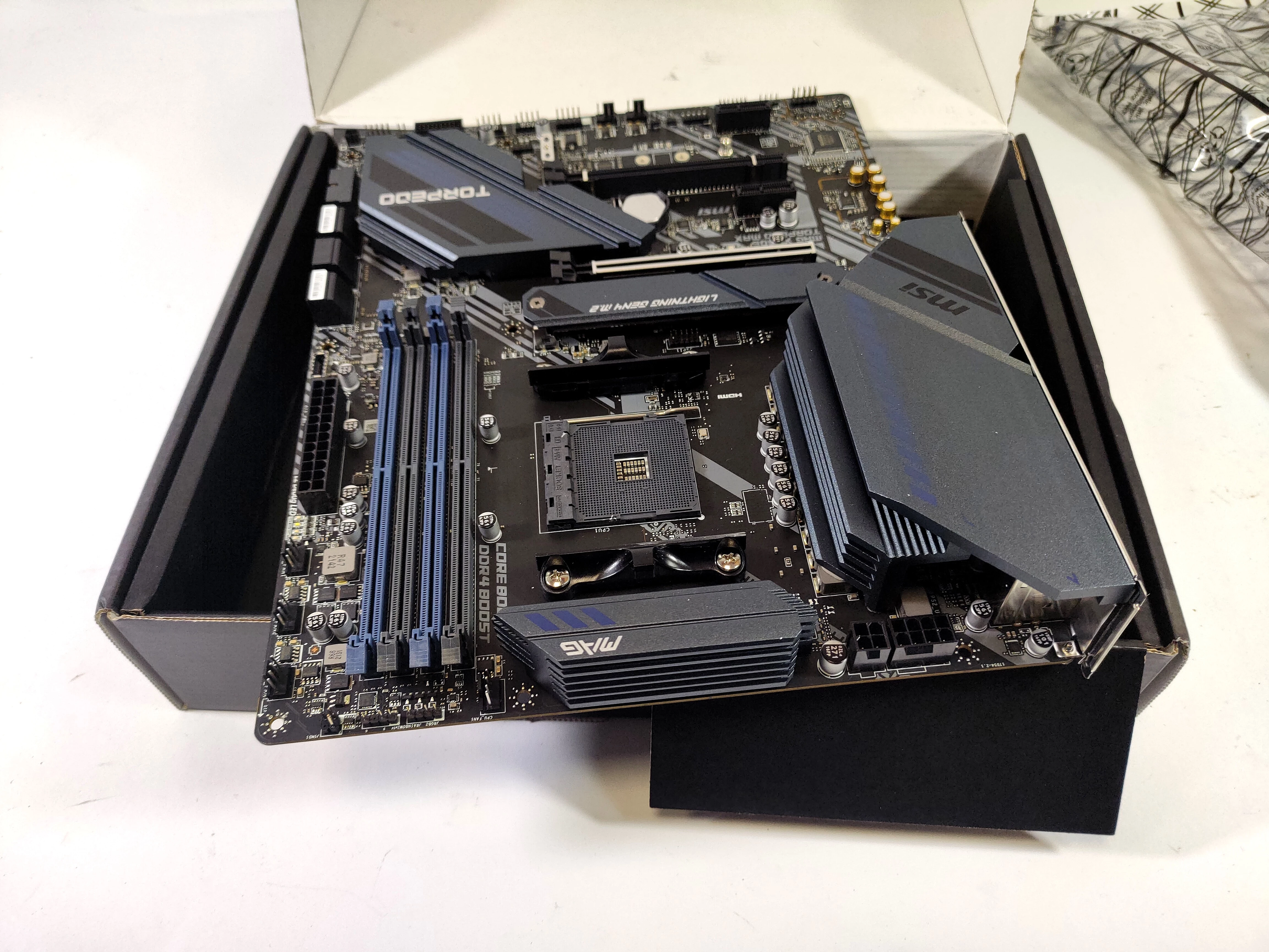 plyta-glowna-msi-x570-torpedo-max-usterka-typ-gniazda-procesora-amd-socket-am4