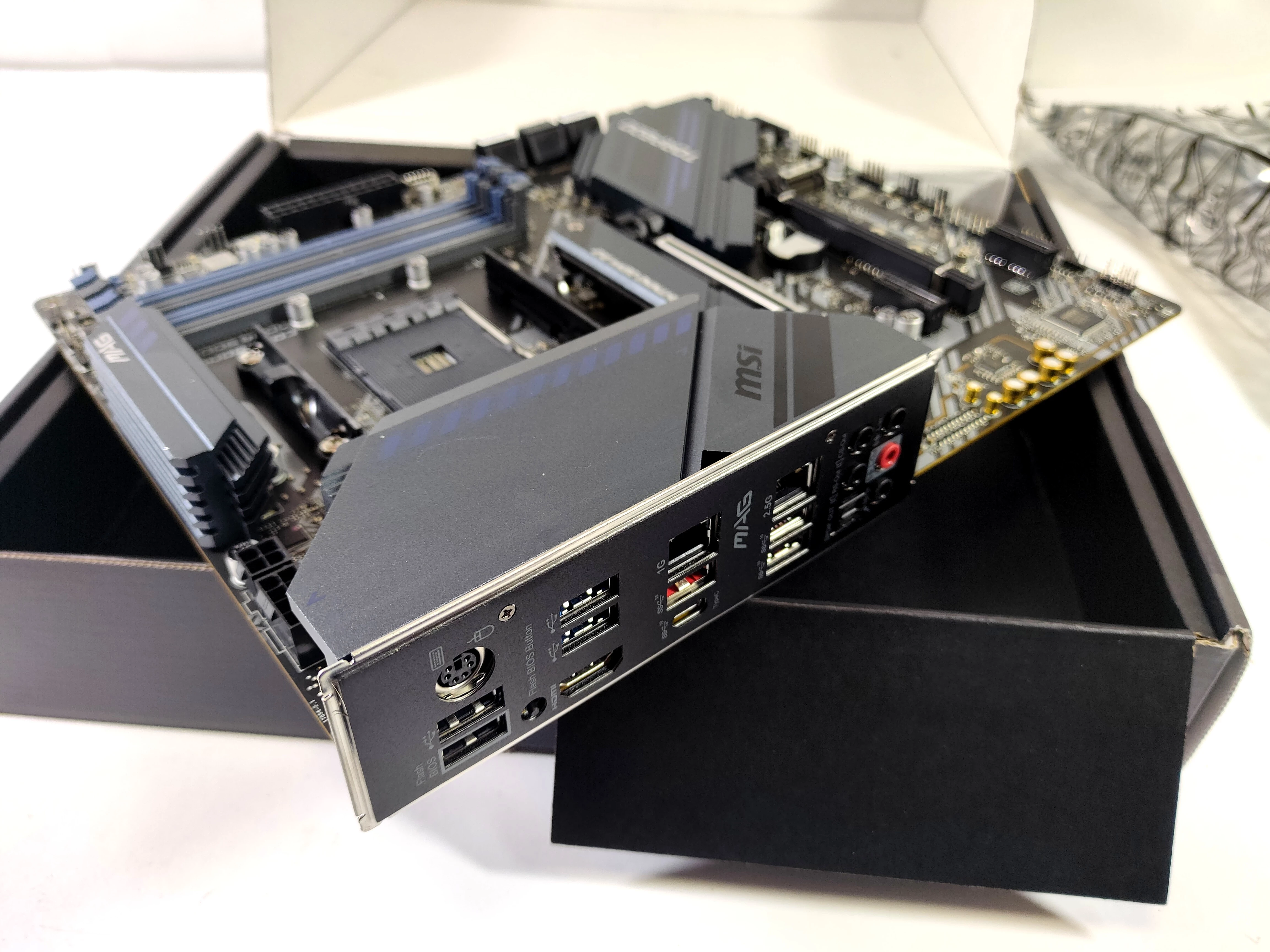 plyta-glowna-msi-x570-torpedo-max-usterka-standard-plyty-atx